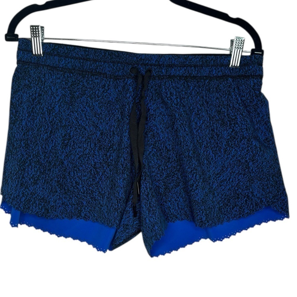 Lululemon Hit it Lightweight Scalloped Short Size 8
